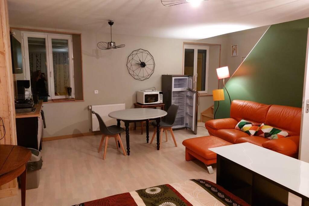 Studio Cosy De 2 A 4 Personnes Au Coeur Du Haut Doubs, Entre Les Lacs, Les Montagnes Et Les Vignobles Appartement Frasne Buitenkant foto